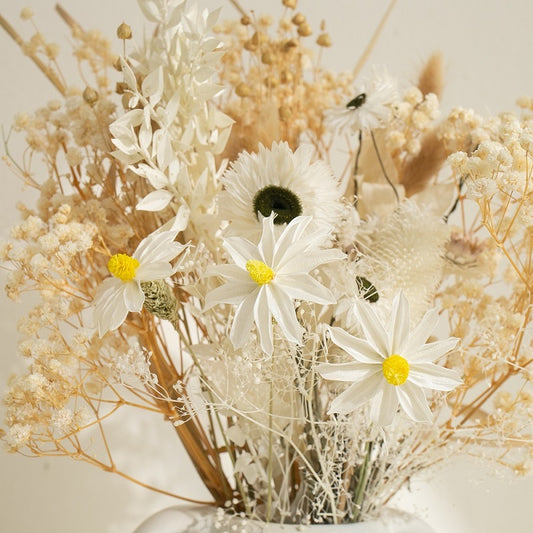 dried daisy bouquet