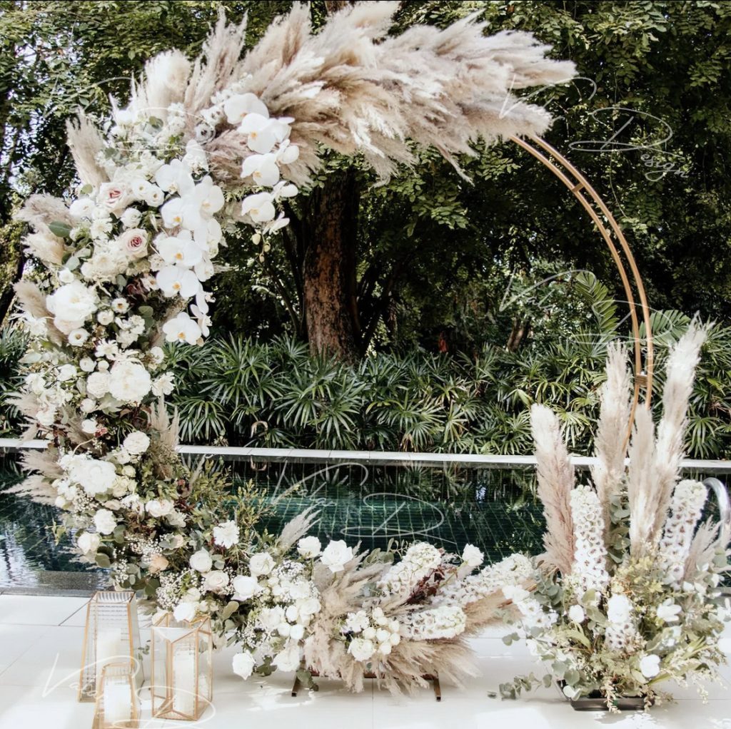 The NEW TRENDS FOR WEDDINGS DESIGN: A LESS EXPENSIVE ALTERNATIVE TO FRESH FLOWERS