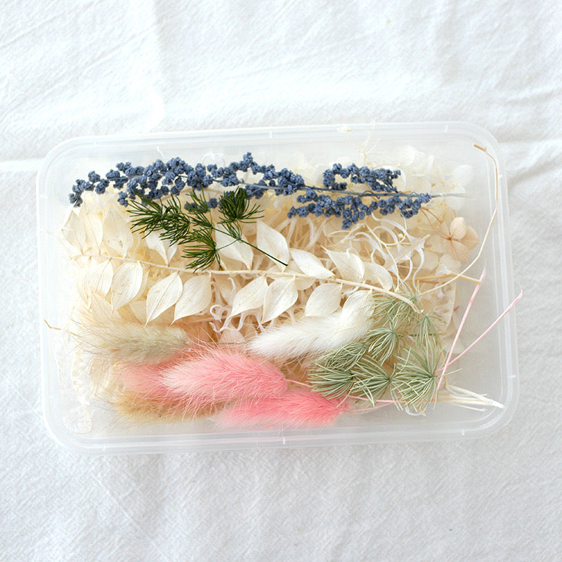 Dried flower heads for crafting