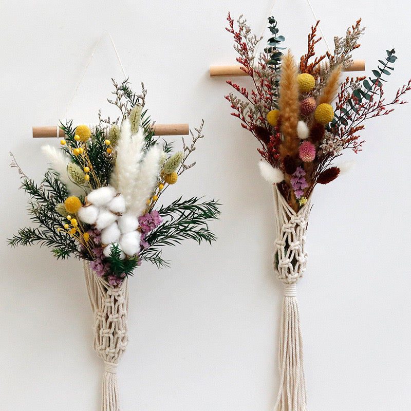Weave mesh bag with dried flower bouquet