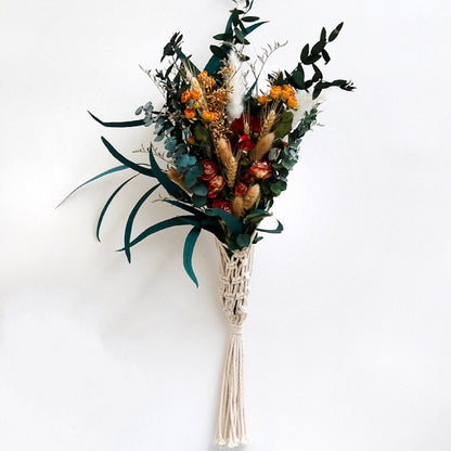 Weave mesh bag with dried flower bouquet