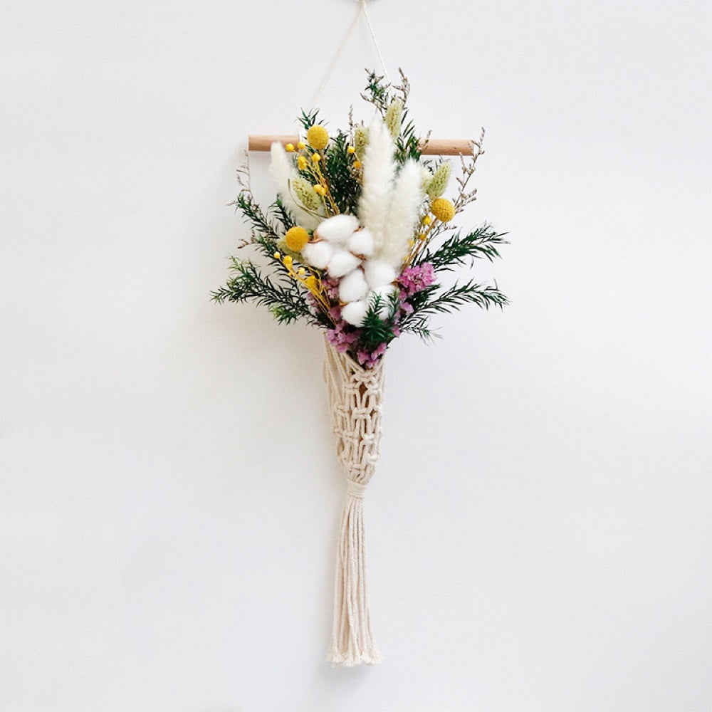 Weave mesh bag with dried flower bouquet