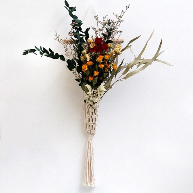 Weave mesh bag with dried flower bouquet
