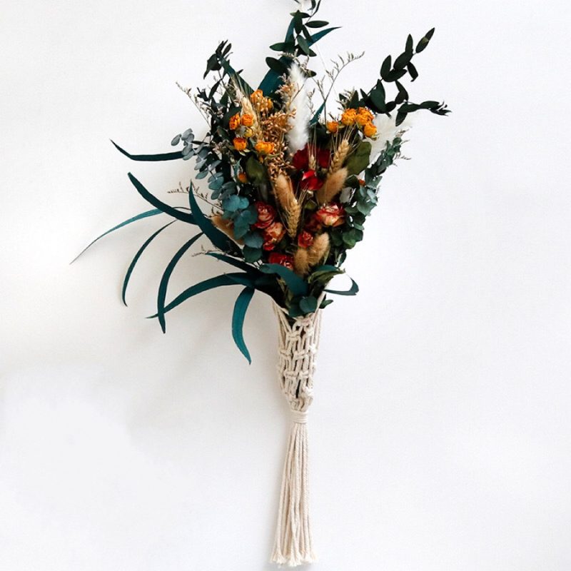 Weave mesh bag with dried flower bouquet