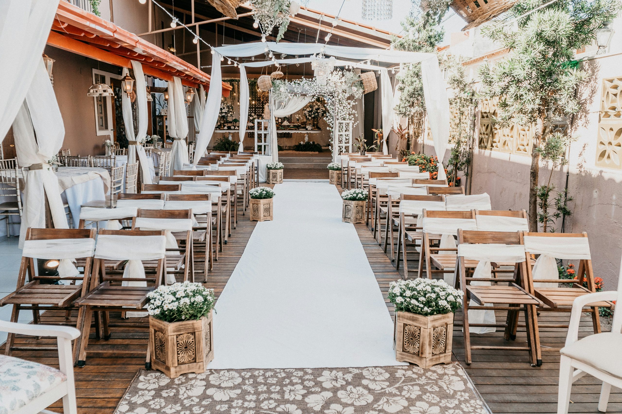 All-white wedding flower decor.
