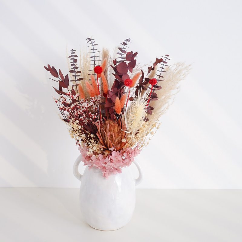 Dried flower bouquet